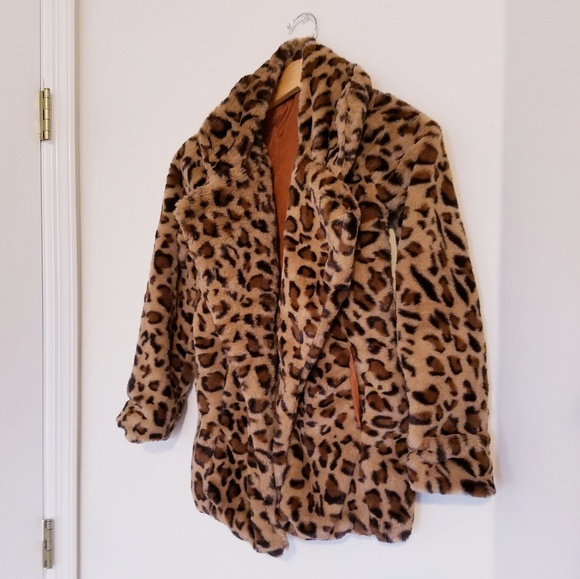 Jackets & Blazers - NEW plush leopard faux fur coat